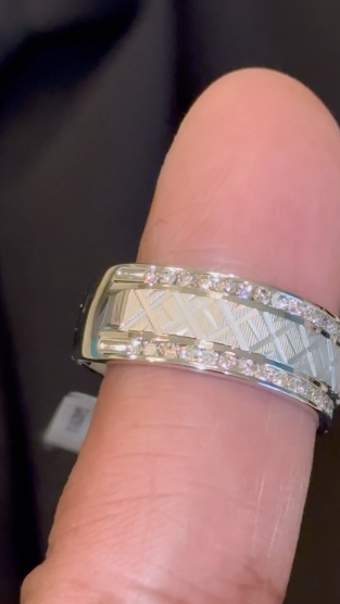 10K WHITE GOLD .60 CARAT NATURAL DIAMOND ENGAGEMENT RING WEDDING PINKY BAND