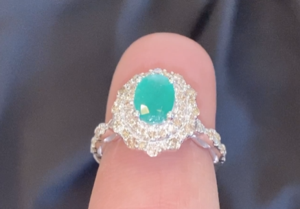 10K WHITE GOLD 2 CARAT DIAMOND & OVAL EMERALD RING