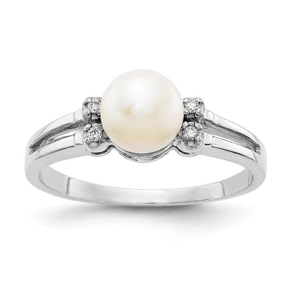 14k White Gold 6mm FW Cultured Pearl VS Diamond ring