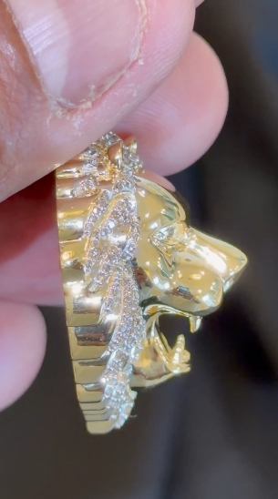 10K YELLOW GOLD 1.25 CARAT NATURAL DIAMONDS 1.75 INCHES LION HEAD PENDANT CHARM
