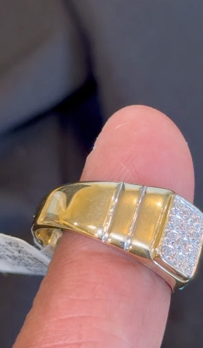 10K YELLOW GOLD .15 CARAT NATURAL DIAMOND MEN RING