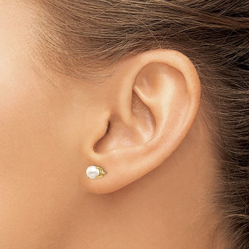 14k 4.5mm Round June/FW Cultured Pearl Post Earrings
