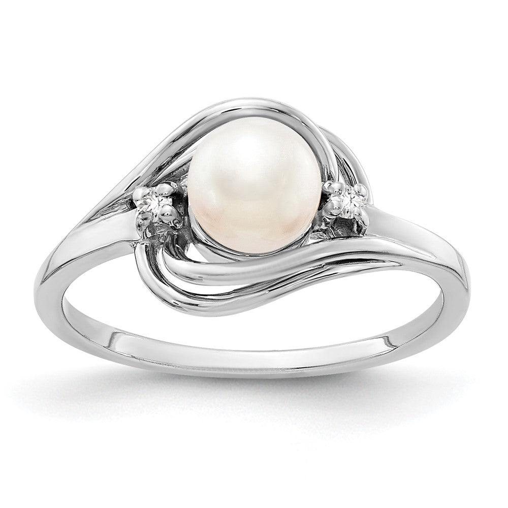 14k White Gold 5.5mm FW Cultured Pearl VS Diamond ring