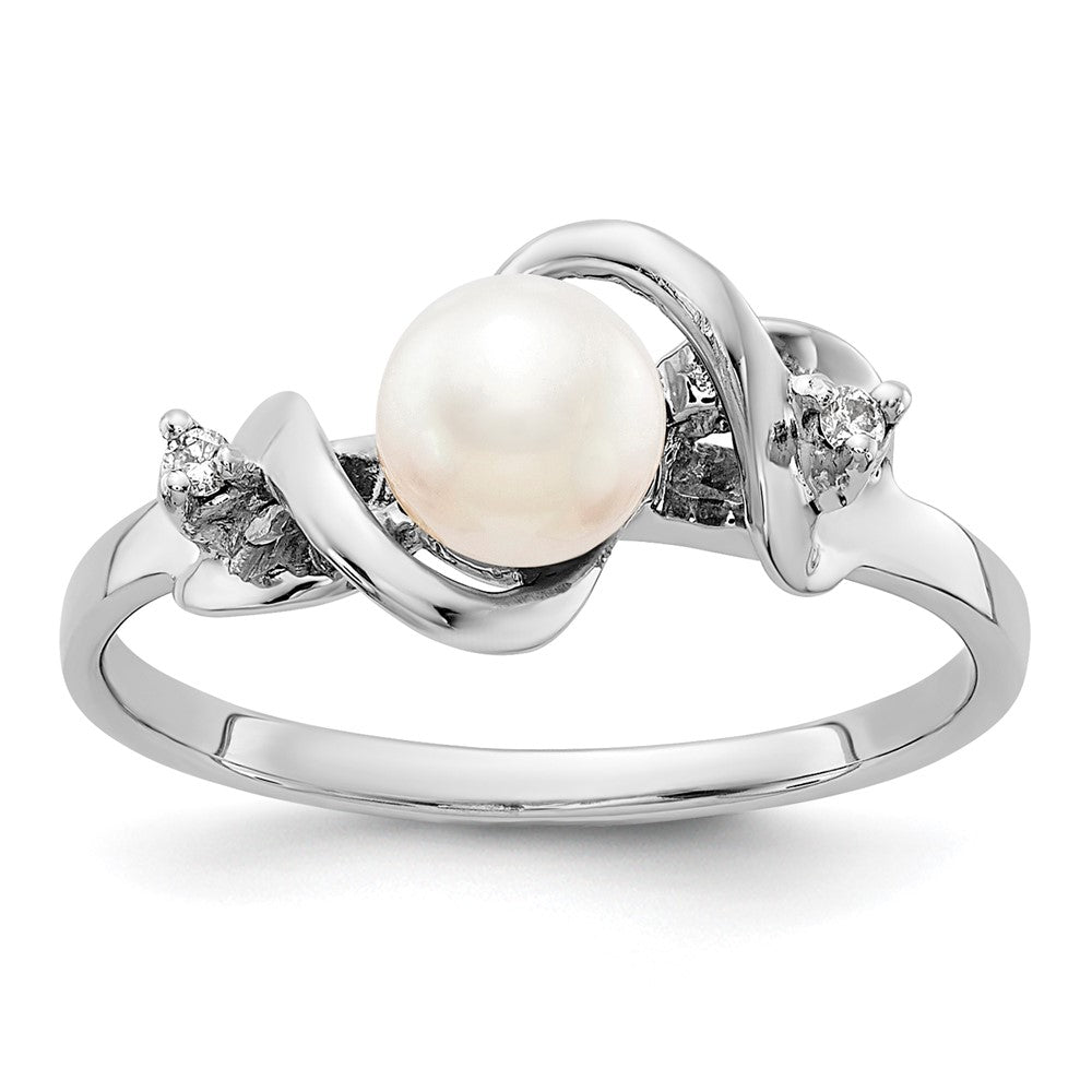 14k White Gold 5.5mm FW Cultured Pearl A Diamond ring